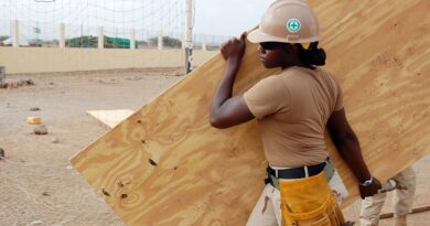 High School Construction Students Build Homes for Veterans